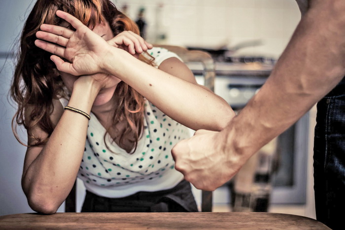 Домашнє насильство — не приватна справа сім’ї, а біда, яка потребує суспільного втручання. Фото з сайту the-challenger.com